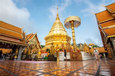 De Wat Phra That Doi Suthep: Een heilige bergtempel met adembenemende uitzichten!