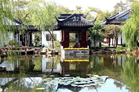  Het Keyuan Garden: Een Oase van Kalmte en Klassieke Schoonheid!