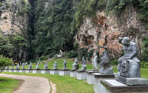 De Kek Lok Tong Tempel: Een Mystieke Grottentempel Vol Wonder en Verwondering!