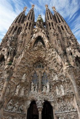 De Sagrada Família: Een Gigantische Kerkschat van Gaudí en een Labyrinth van Kunst!