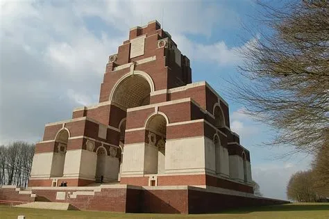 De Yperen Toren: Een Monumentale Herdenking van de Eerste Wereldoorlog!